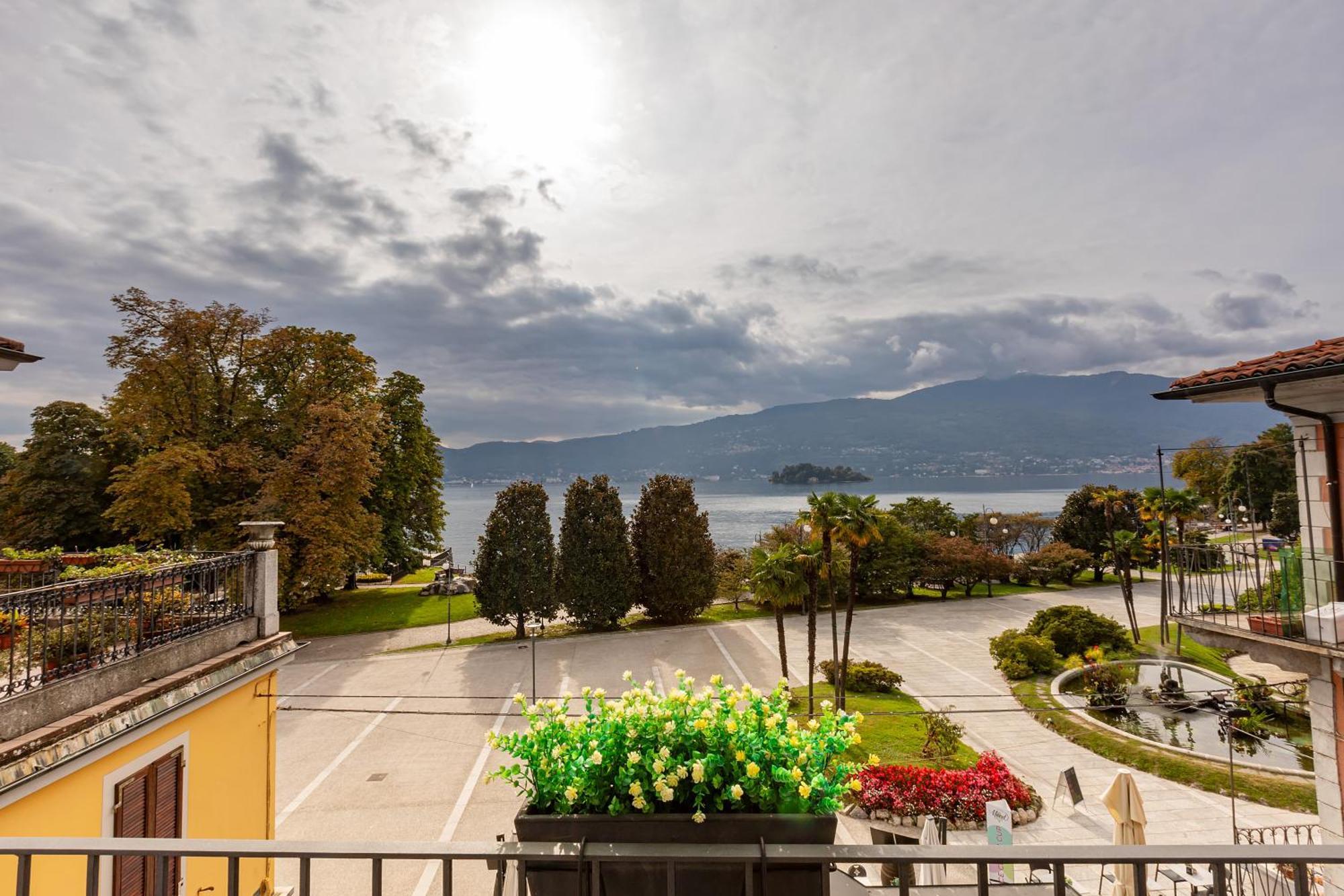 Hotel Novara Вербания Экстерьер фото